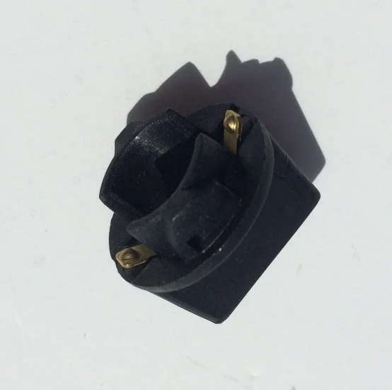 (image for) Twist and Lock Wedge Base Lamp Socket